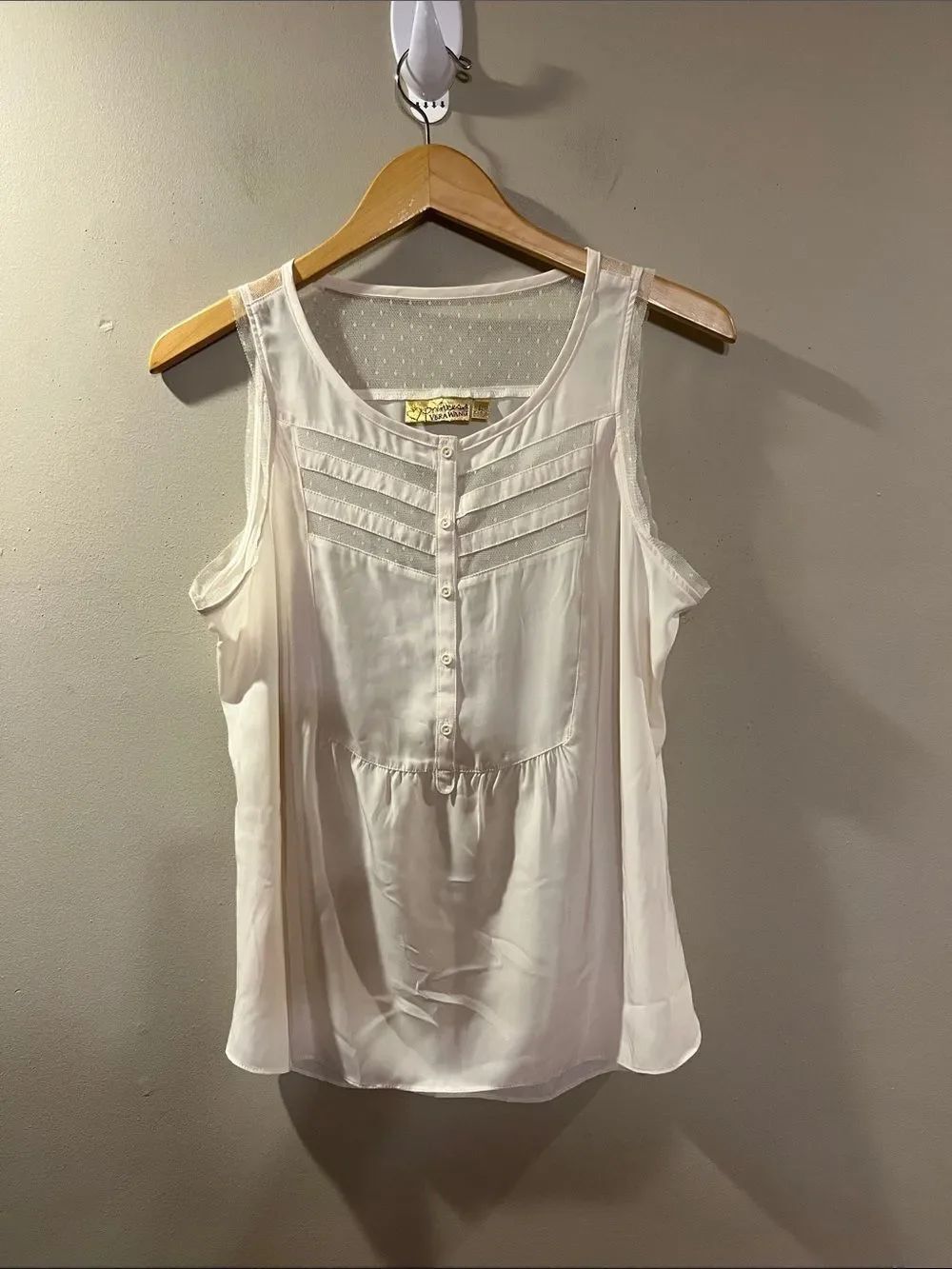 princess vera wang Ivory Sleeveless Button-Front Camisole with Pintuck Yoke